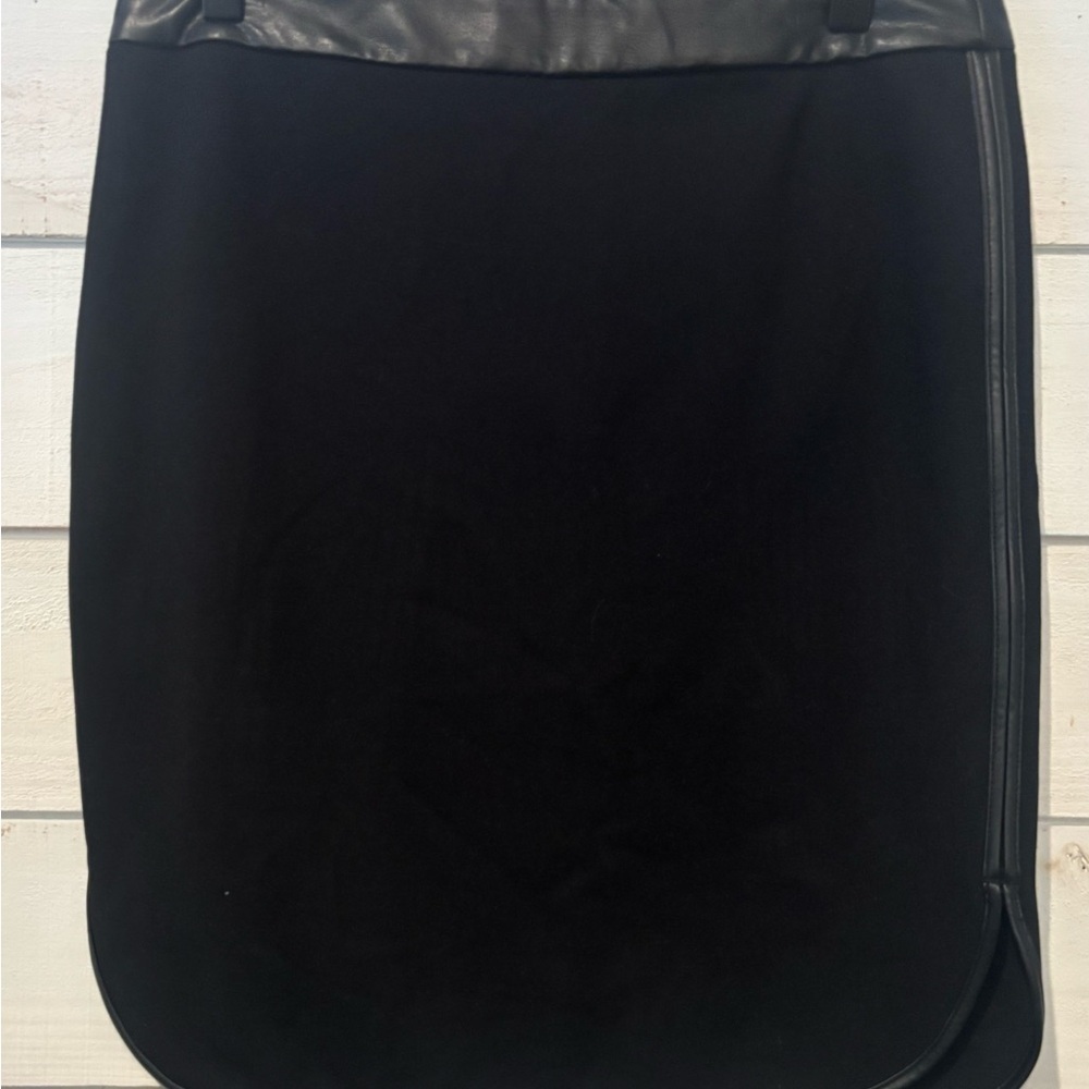 LOFT Womens Mini Skirt Petites
8P  Black Faux Leather Trim . Never worn! - Picture 5 of 14